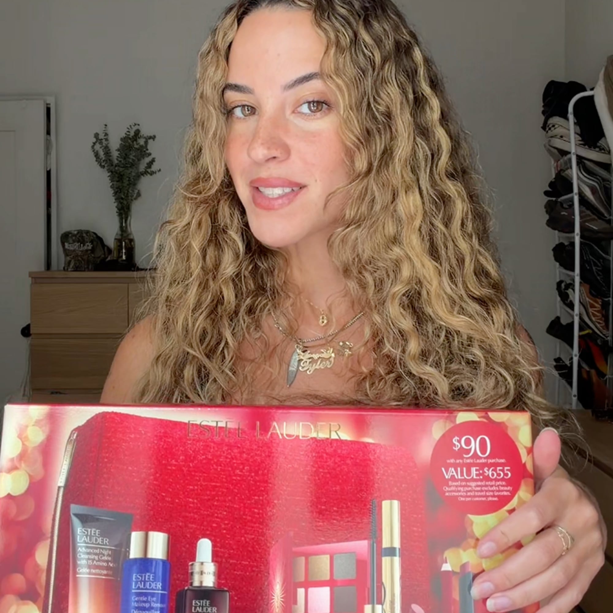 2026 Holiday Blockbuster Gift Set: 9 Full-Size Gifts | Estée Lauder